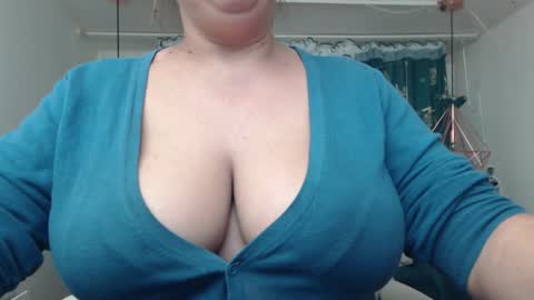 Snapshot of andrahart_ chatting on 4, 1, 2025 AndraHart  online show from 4, 1, 2025