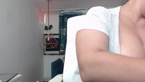 Snapshot of andrahart_ chatting on 5, 1, 2025 AndraHart  online show from 5, 1, 2025