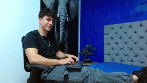 Snapshot of andre_parker chatting on 21, 2, 2025 Andre Parker online show from 21, 2, 2025