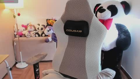 Snapshot of andrea_bonnie chatting on 2, 4, 2026 andrea_bonnie online show from 2, 4, 2026