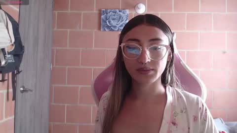 Snapshot of andrea_camila chatting on 12, 2, 2026 Andrea online show from 12, 2, 2026