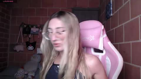 Snapshot of andrea_camila chatting on 26, 5, 2026 Andrea online show from 26, 5, 2026