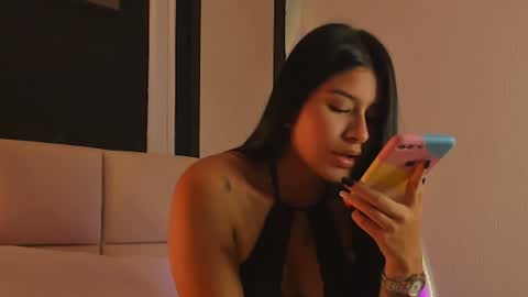 Snapshot of andrea_gomes_ chatting on 2, 2, 2025 andrea online show from 2, 2, 2025