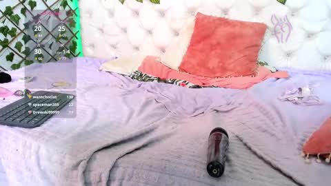 Snapshot of andrea_williams24 chatting on 31, 12, 2024 Naomi Andrea Daviss online show from 31, 12, 2024
