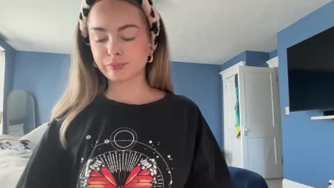 Andrea Elizabeth online show from 18, 9, 2025