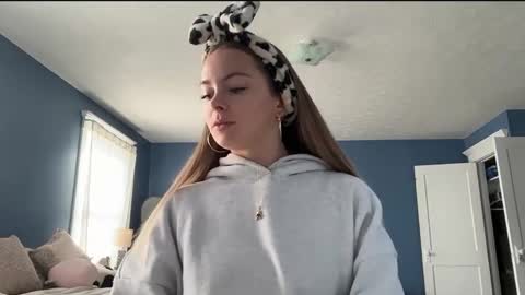 Andrea Elizabeth online show from 17, 10, 2025