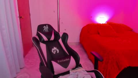 Snapshot of andreeart chatting on 1, 2, 2025 ig online show from 1, 2, 2025