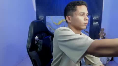 Snapshot of andres1_8 chatting on 8, 4, 2026 IM ANDRES online show from 8, 4, 2026