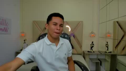 Snapshot of andres1_8 chatting on 26, 4, 2026 IM ANDRES online show from 26, 4, 2026