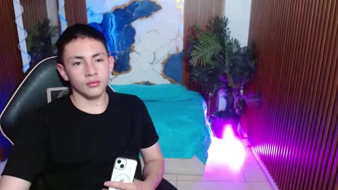 Snapshot of andres_tay chatting on 13, 4, 2026 andres_tay online show from 13, 4, 2026