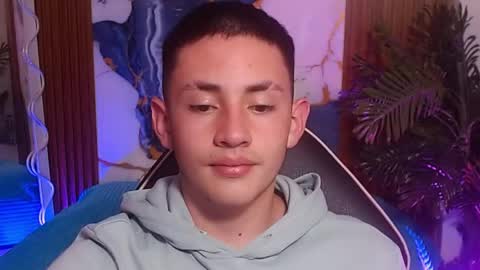 Snapshot of andres_tay chatting on 22, 4, 2026 andres_tay online show from 22, 4, 2026