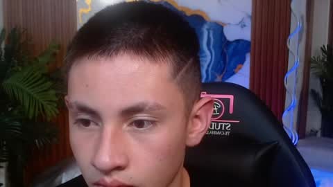 Snapshot of andres_tay chatting on 2, 5, 2026 andres_tay online show from 2, 5, 2026