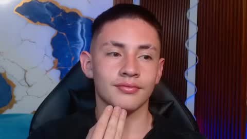 Snapshot of andres_tay chatting on 8, 5, 2026 andres_tay online show from 8, 5, 2026