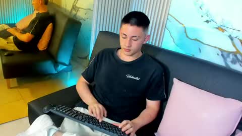 Snapshot of andres_tay chatting on 8, 5, 2026 andres_tay online show from 8, 5, 2026
