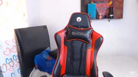 Snapshot of andres_white chatting on 5, 11, 2025 Andres white online show from 5, 11, 2025