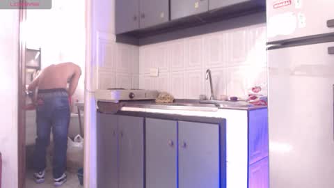 Snapshot of andressdean chatting on 7, 10, 2025 Andres Dean online show from 7, 10, 2025