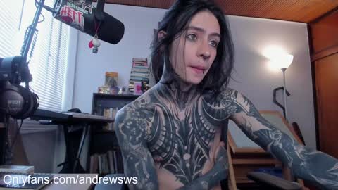 Snapshot of andrew_round chatting on 2, 2, 2025 andrew_round online show from 2, 2, 2025