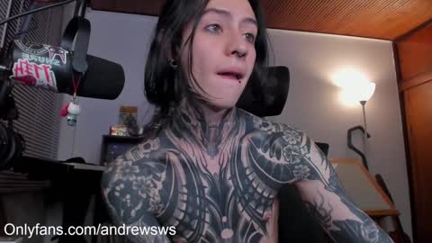 Snapshot of andrew_round chatting on 5, 2, 2025 andrew_round online show from 5, 2, 2025