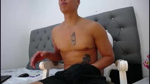 Snapshot of andrew_thomas_ chatting on 24, 9, 2025 Andrew online show from 24, 9, 2025