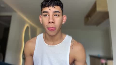 Snapshot of andrew_twink18 chatting on 21, 2, 2026 Andrew M. online show from 21, 2, 2026