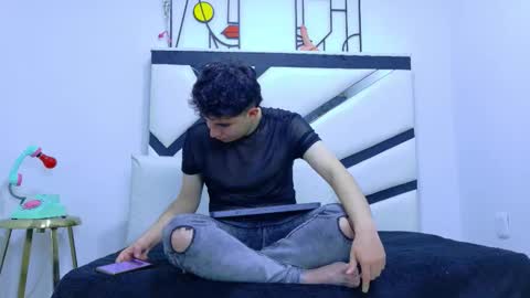 Snapshot of andrew_versb chatting on 5, 1, 2026 ANDREW online show from 5, 1, 2026