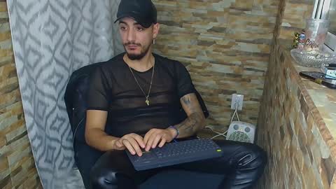 Snapshot of andrewbanner chatting on 4, 12, 2024 MasterRomania online show from 4, 12, 2024