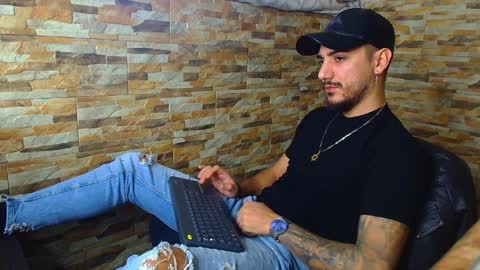 Snapshot of andrewbanner chatting on 10, 12, 2024 MasterRomania online show from 10, 12, 2024