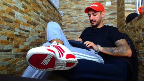 Snapshot of andrewbanner chatting on 12, 12, 2024 MasterRomania online show from 12, 12, 2024