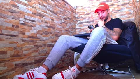 Snapshot of andrewbanner chatting on 12, 12, 2024 MasterRomania online show from 12, 12, 2024