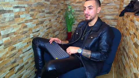 Snapshot of andrewbanner chatting on 17, 12, 2024 MasterRomania online show from 17, 12, 2024
