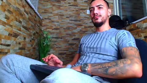 Snapshot of andrewbanner chatting on 18, 12, 2024 MasterRomania online show from 18, 12, 2024