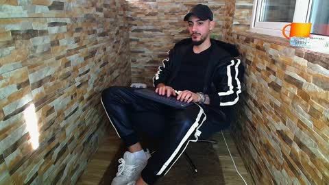 Snapshot of andrewbanner chatting on 20, 12, 2024 MasterRomania online show from 20, 12, 2024