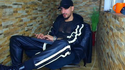 Snapshot of andrewbanner chatting on 23, 12, 2024 MasterRomania online show from 23, 12, 2024