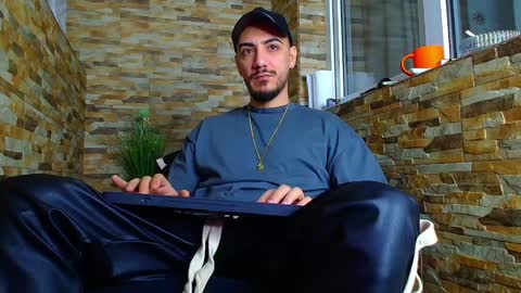 Snapshot of andrewbanner chatting on 28, 12, 2024 MasterRomania online show from 28, 12, 2024