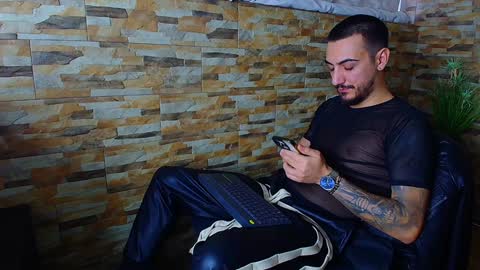 Snapshot of andrewbanner chatting on 4, 1, 2025 MasterRomania online show from 4, 1, 2025