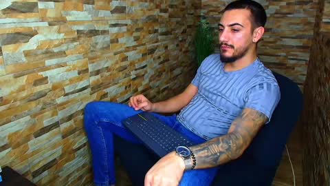 Snapshot of andrewbanner chatting on 11, 1, 2025 MasterRomania online show from 11, 1, 2025