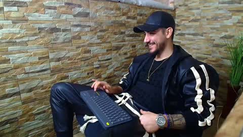 Snapshot of andrewbanner chatting on 12, 1, 2025 MasterRomania online show from 12, 1, 2025