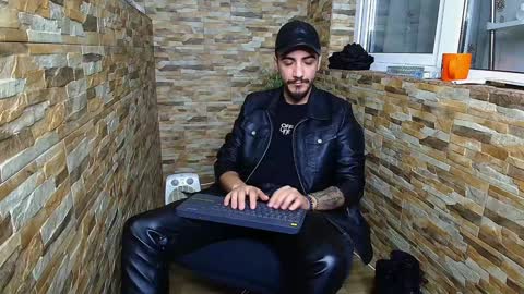 Snapshot of andrewbanner chatting on 13, 1, 2025 MasterRomania online show from 13, 1, 2025