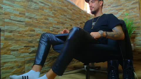 Snapshot of andrewbanner chatting on 13, 1, 2025 MasterRomania online show from 13, 1, 2025