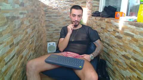 Snapshot of andrewbanner chatting on 13, 1, 2025 MasterRomania online show from 13, 1, 2025