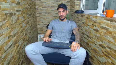 Snapshot of andrewbanner chatting on 14, 1, 2025 MasterRomania online show from 14, 1, 2025