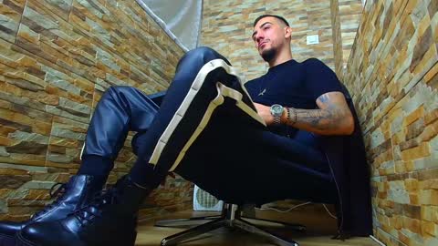 Snapshot of andrewbanner chatting on 18, 1, 2025 MasterRomania online show from 18, 1, 2025
