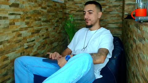 Snapshot of andrewbanner chatting on 19, 1, 2025 MasterRomania online show from 19, 1, 2025