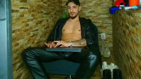 Snapshot of andrewbanner chatting on 21, 1, 2025 MasterRomania online show from 21, 1, 2025