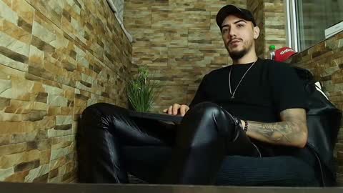 Snapshot of andrewbanner chatting on 25, 1, 2025 MasterRomania online show from 25, 1, 2025