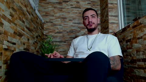 Snapshot of andrewbanner chatting on 28, 1, 2025 MasterRomania online show from 28, 1, 2025