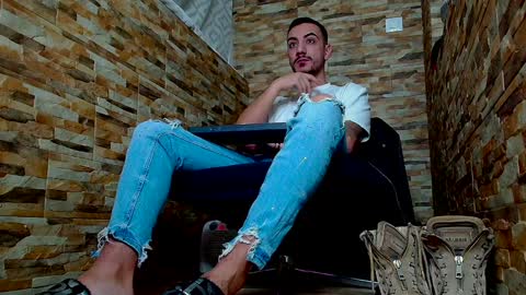 Snapshot of andrewbanner chatting on 2, 2, 2025 MasterRomania online show from 2, 2, 2025