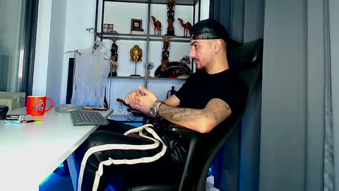 Snapshot of andrewbanner chatting on 4, 2, 2025 MasterRomania online show from 4, 2, 2025