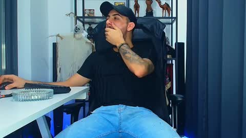 Snapshot of andrewbanner chatting on 4, 3, 2025 MasterRomania online show from 4, 3, 2025