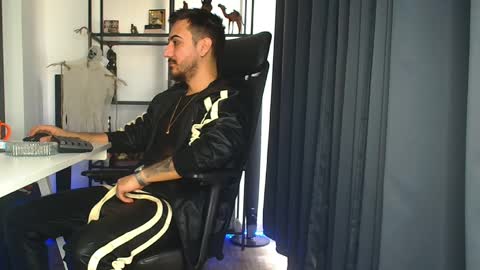 Snapshot of andrewbanner chatting on 12, 3, 2025 MasterRomania online show from 12, 3, 2025